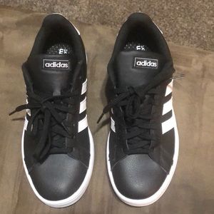 Men’s Black Adidas size 7.5